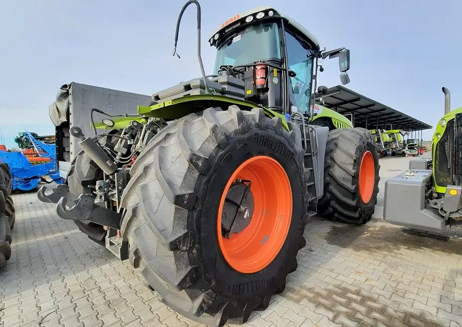 CLAAS XERION 5000 2019 1