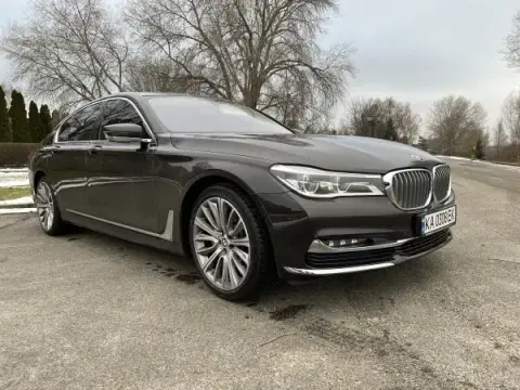 BMW 730i (2024-09-24T00:00:00.000Z)